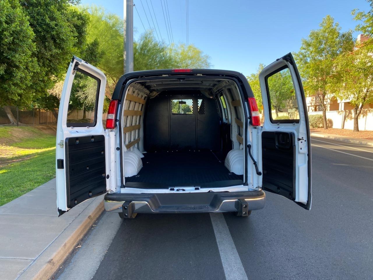 GMC Savana G2500 Cargo 2025