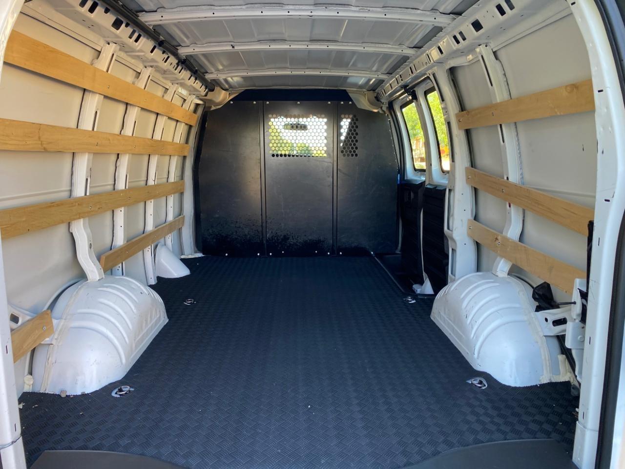 GMC Savana G2500 Cargo 2025
