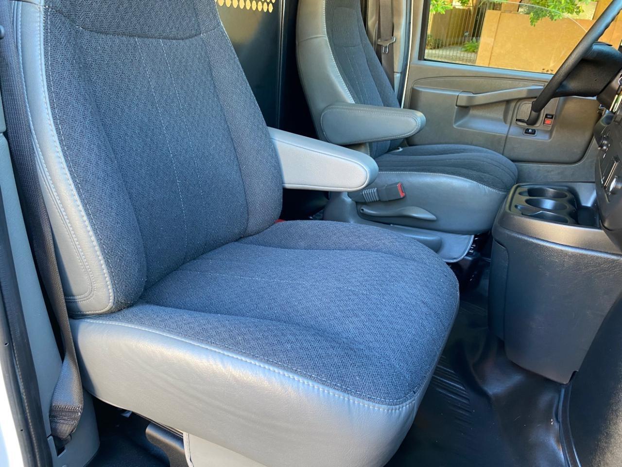 GMC Savana G2500 Cargo 2025