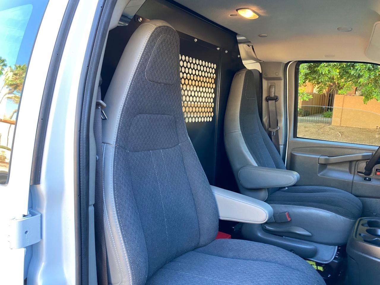 GMC Savana G2500 Cargo 2025
