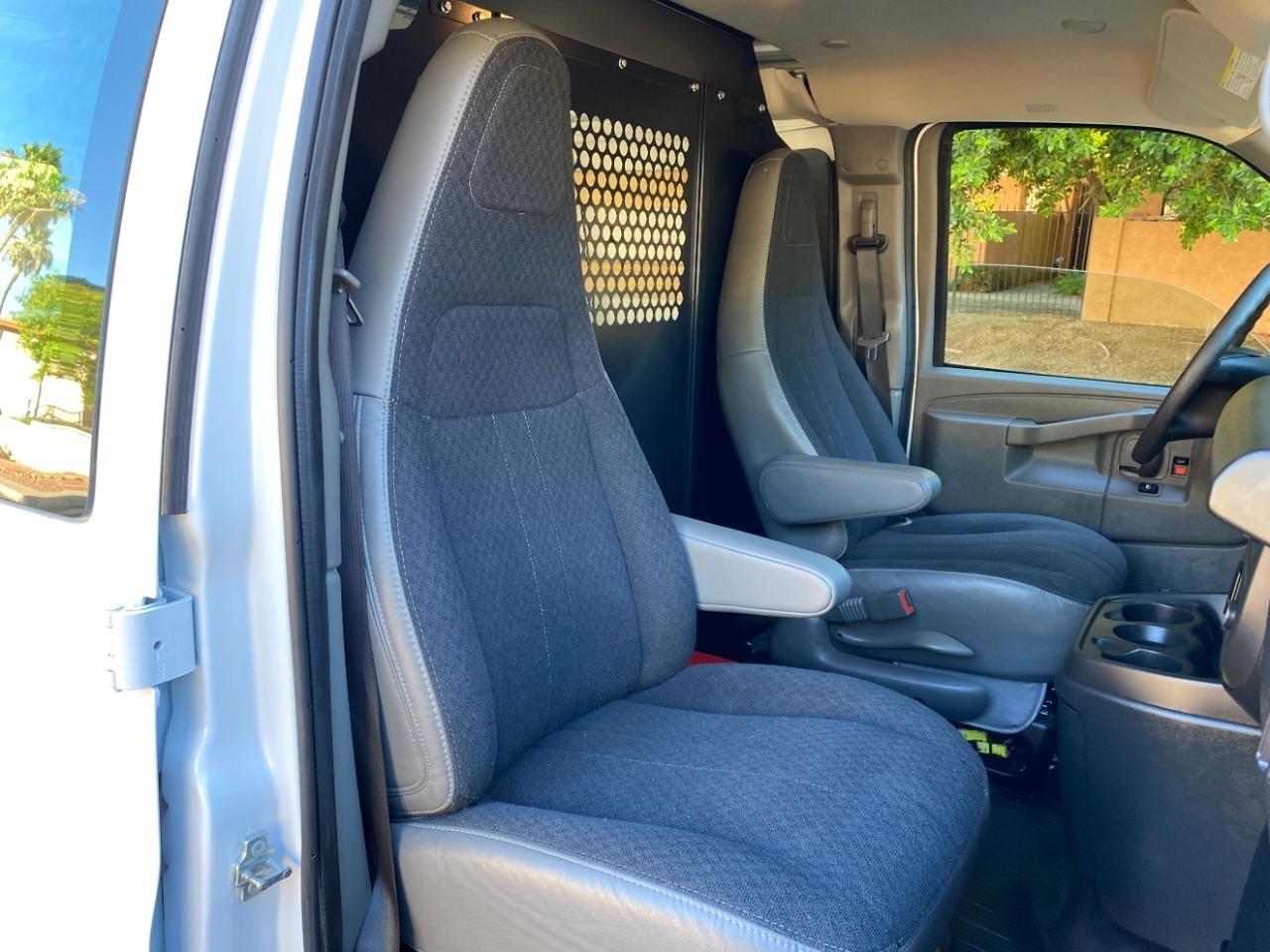 GMC Savana G2500 Cargo 2025