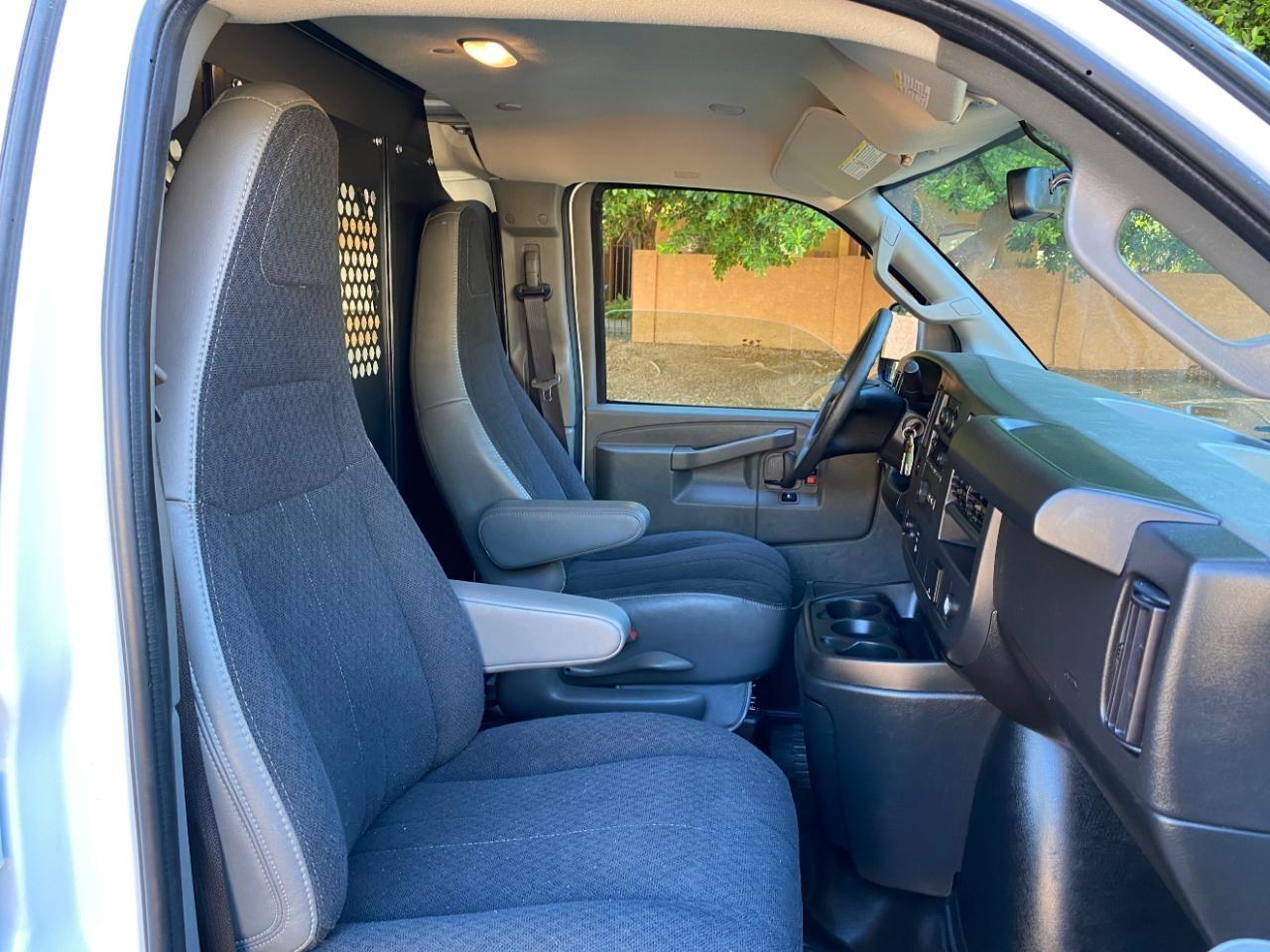 GMC Savana G2500 Cargo 2025