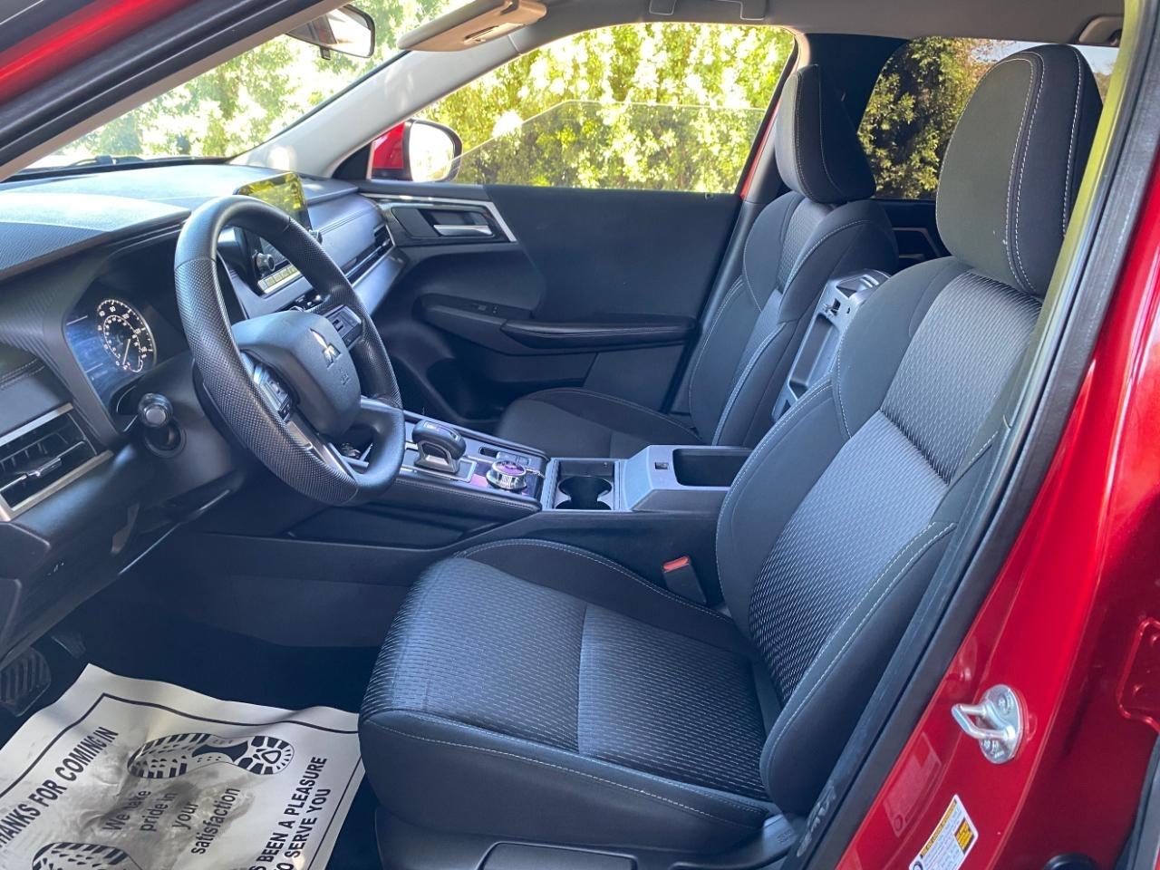 Mitsubishi Outlander ES 2024