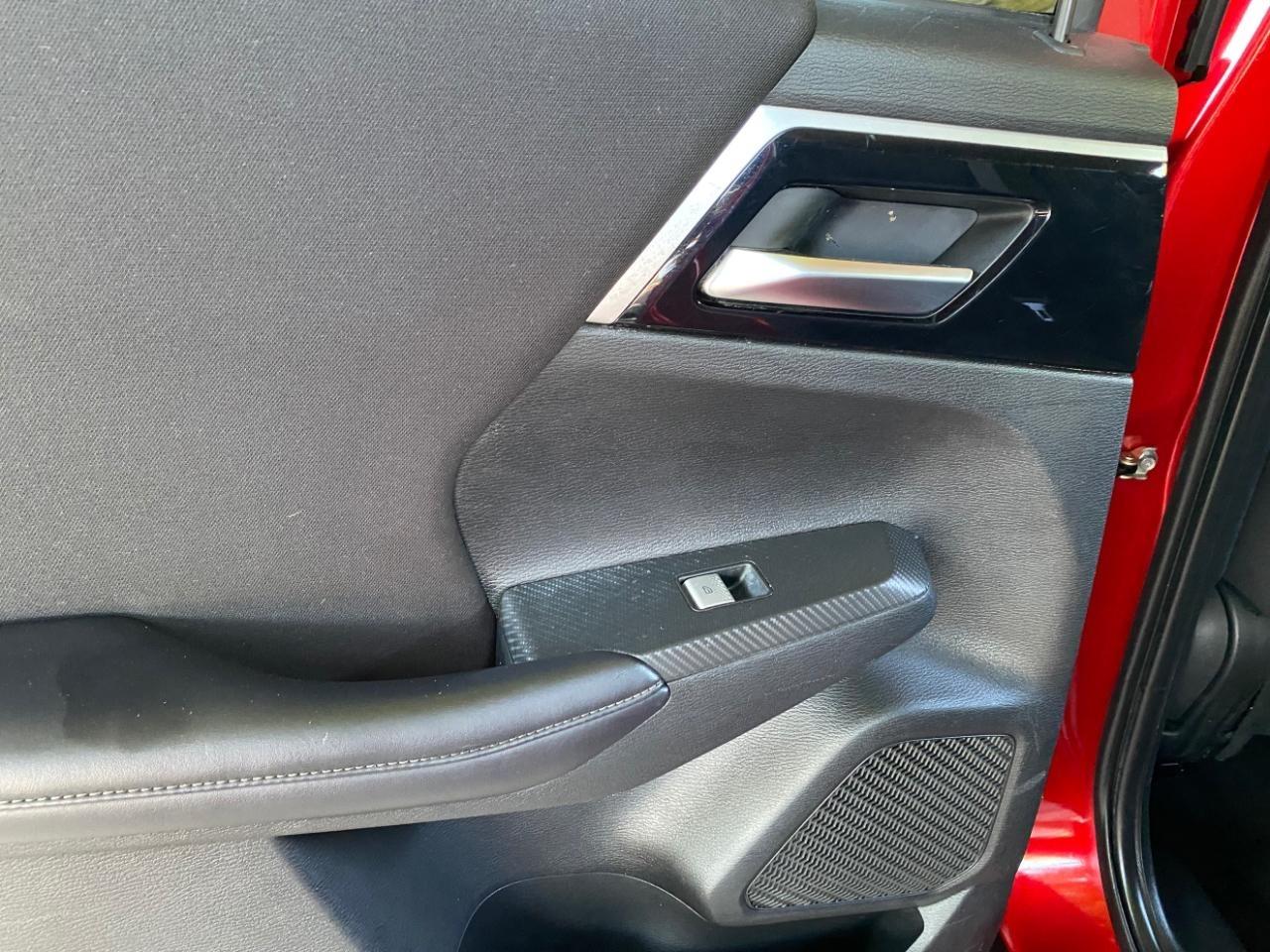 Mitsubishi Outlander ES 2024