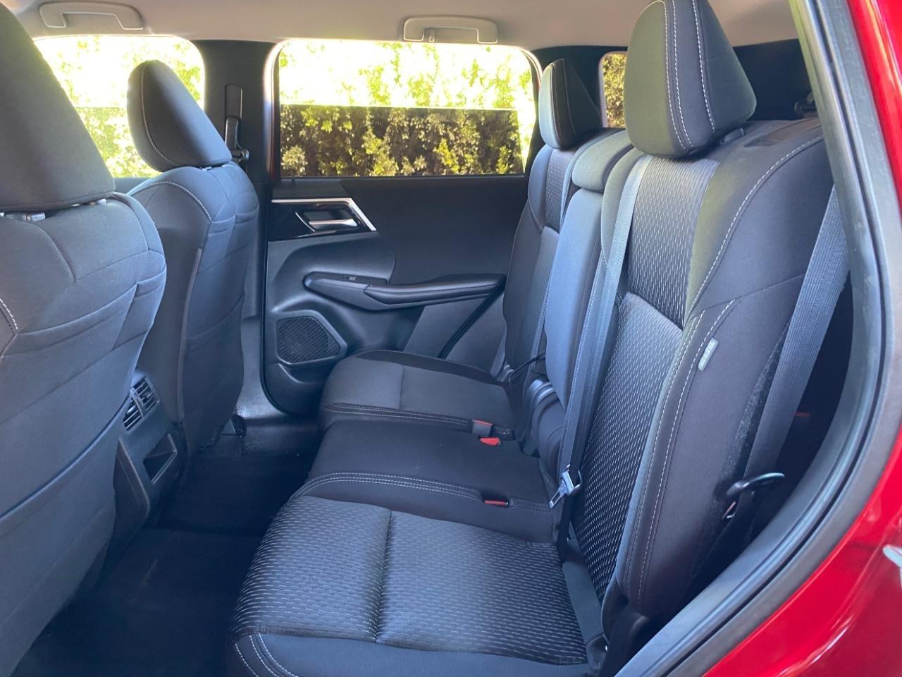 Mitsubishi Outlander ES 2024