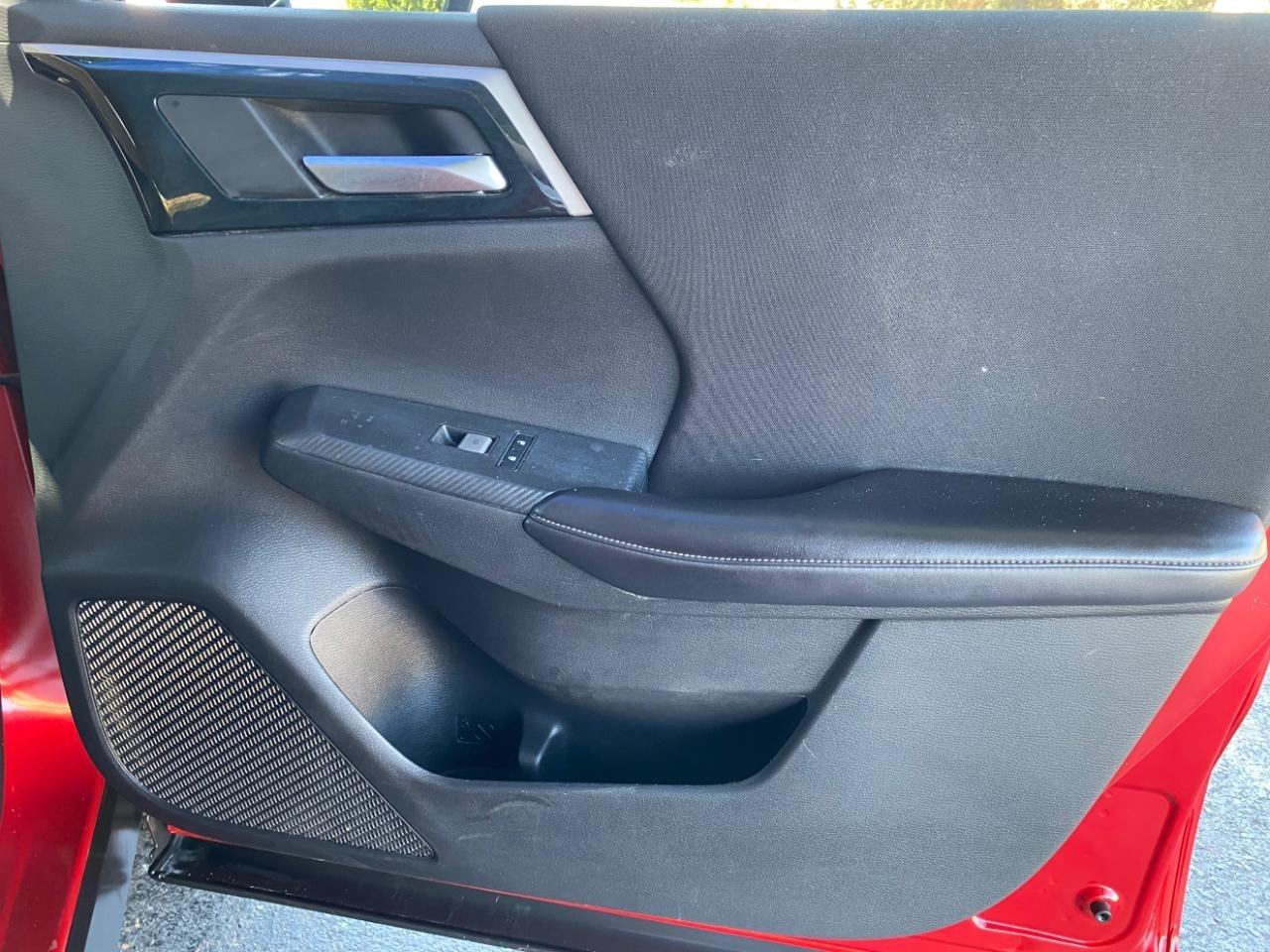 Mitsubishi Outlander ES 2024