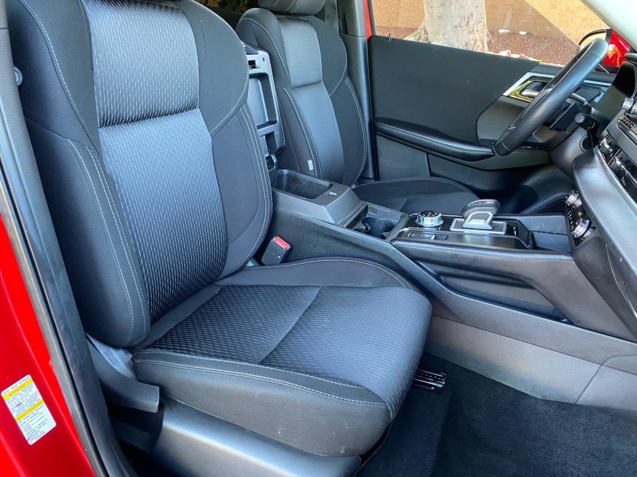Mitsubishi Outlander ES 2024