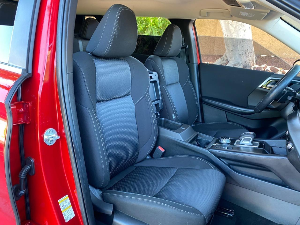 Mitsubishi Outlander ES 2024