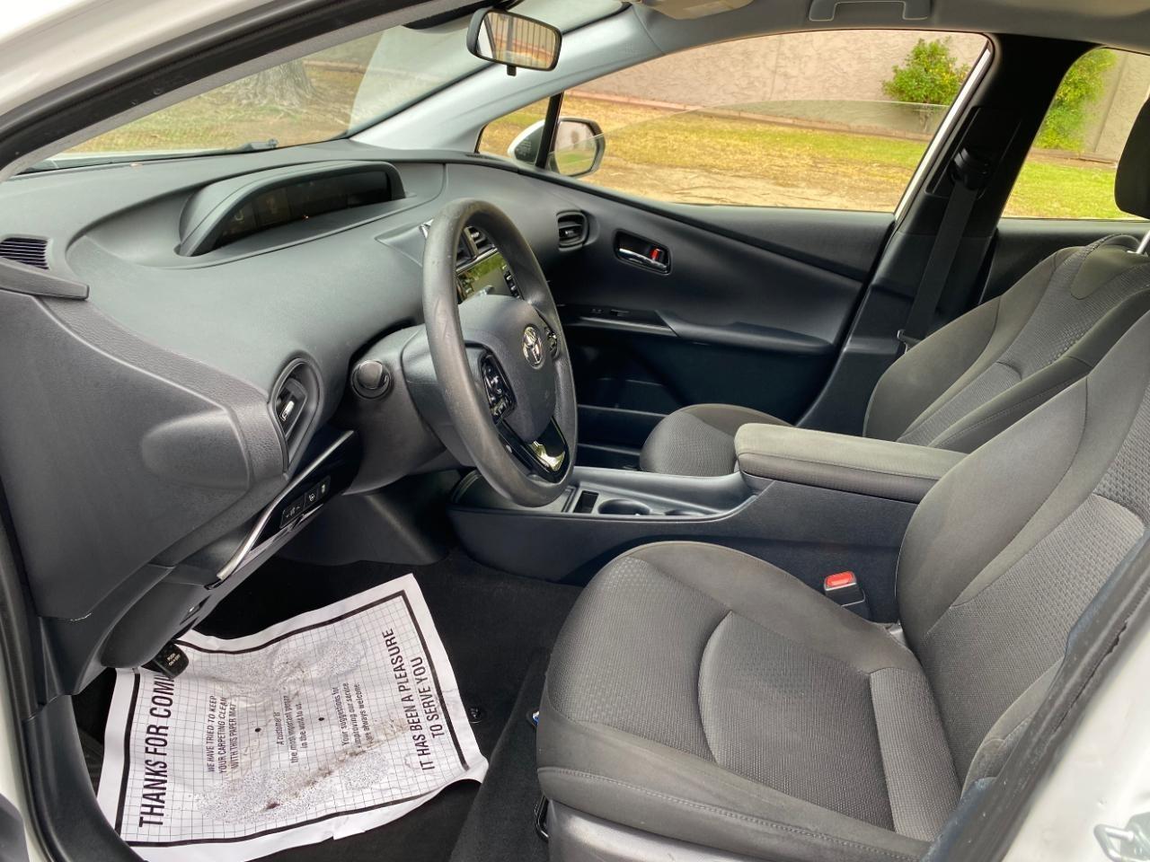 Toyota Prius LE 2022