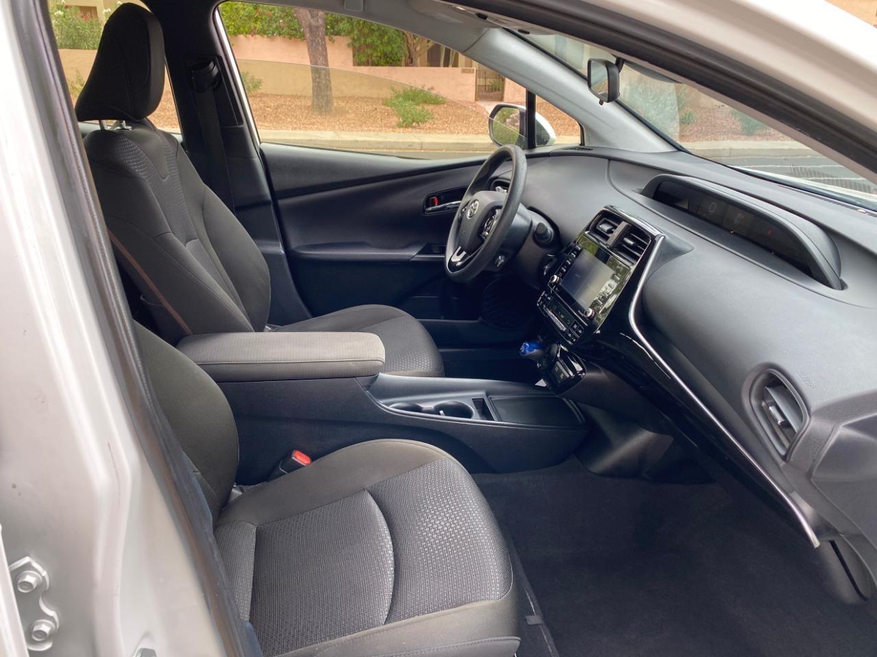 Toyota Prius LE 2022