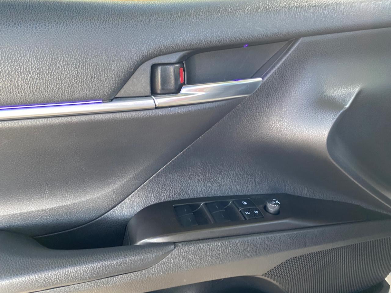 Toyota Camry SE 2023