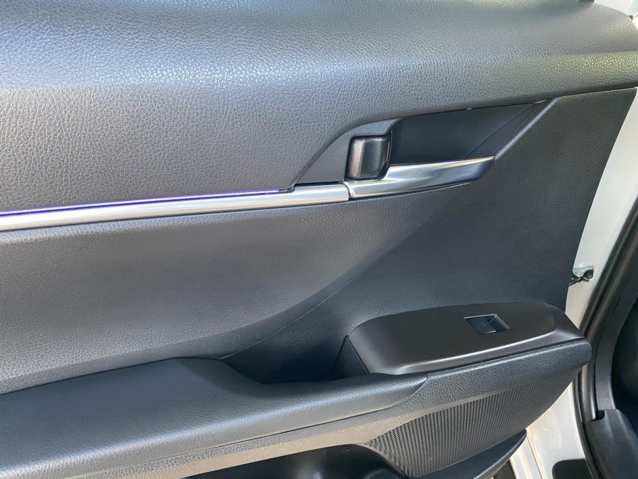 Toyota Camry SE 2023