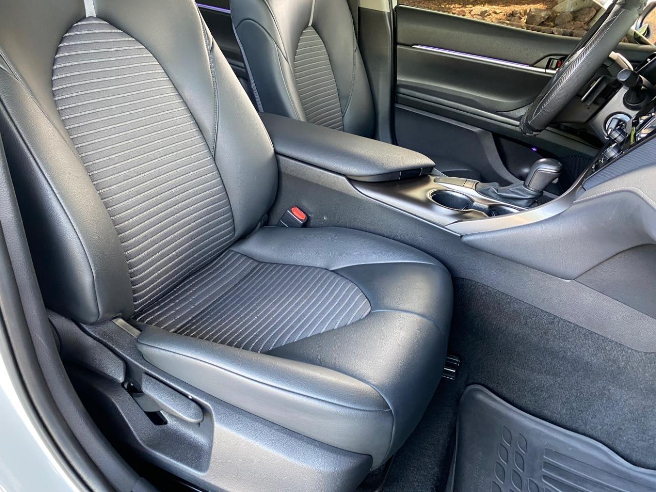 Toyota Camry SE 2023