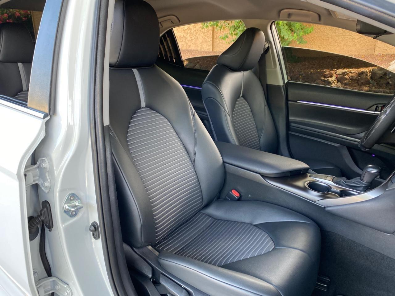 Toyota Camry SE 2023