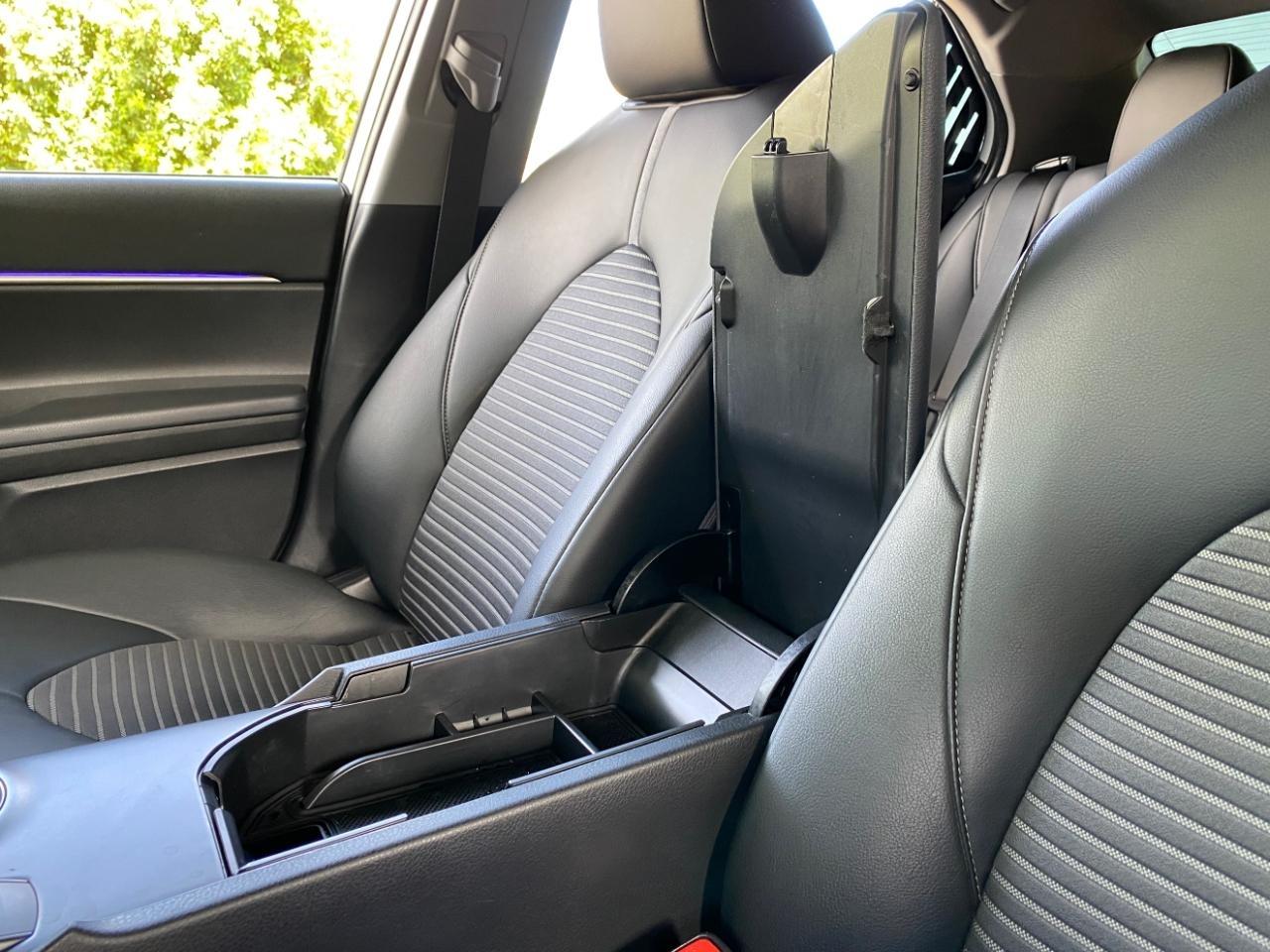 Toyota Camry SE 2023