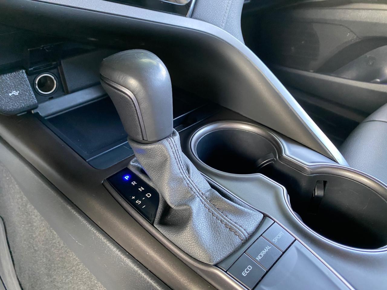 Toyota Camry SE 2023
