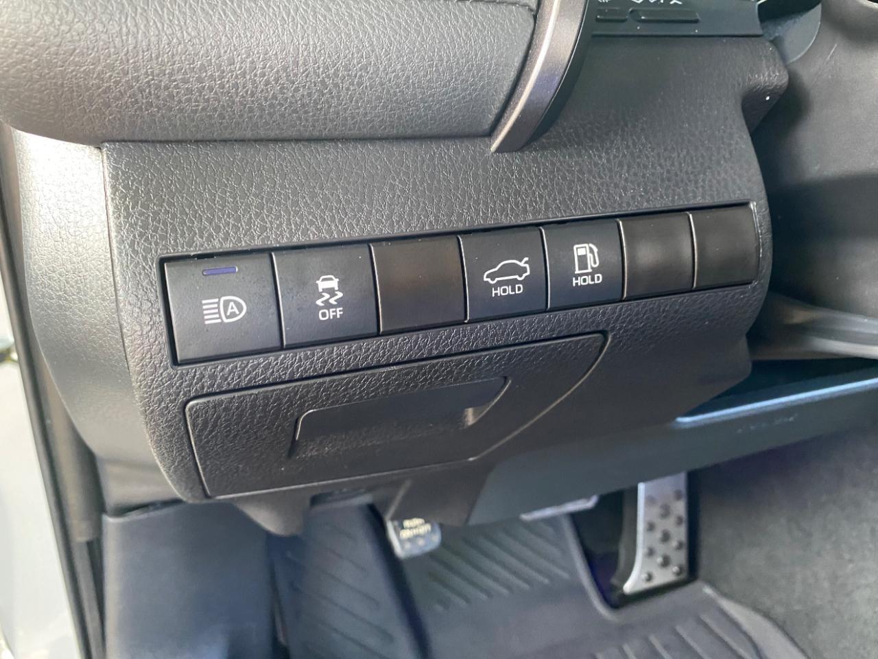 Toyota Camry SE 2023