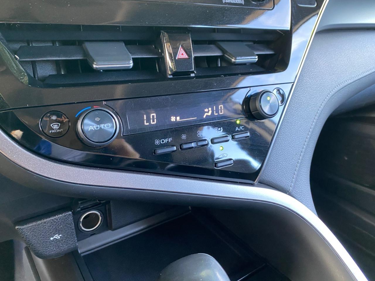 Toyota Camry SE 2023