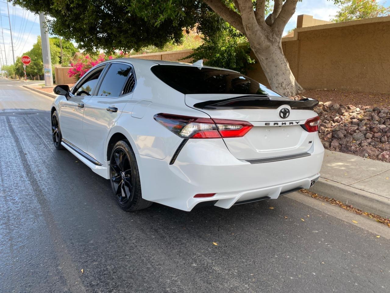 Toyota Camry SE 2023
