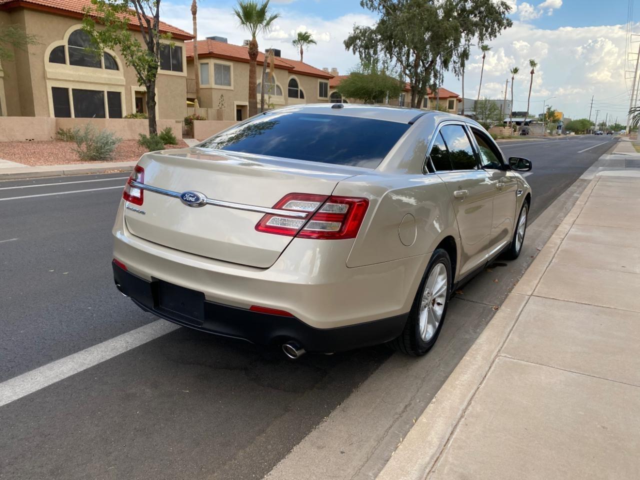 Ford Taurus SE FWD 2018
