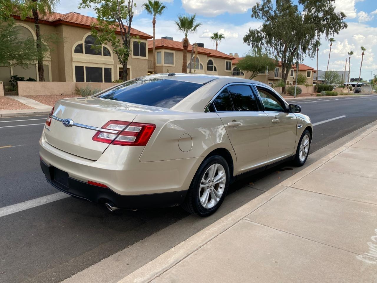 Ford Taurus SE FWD 2018