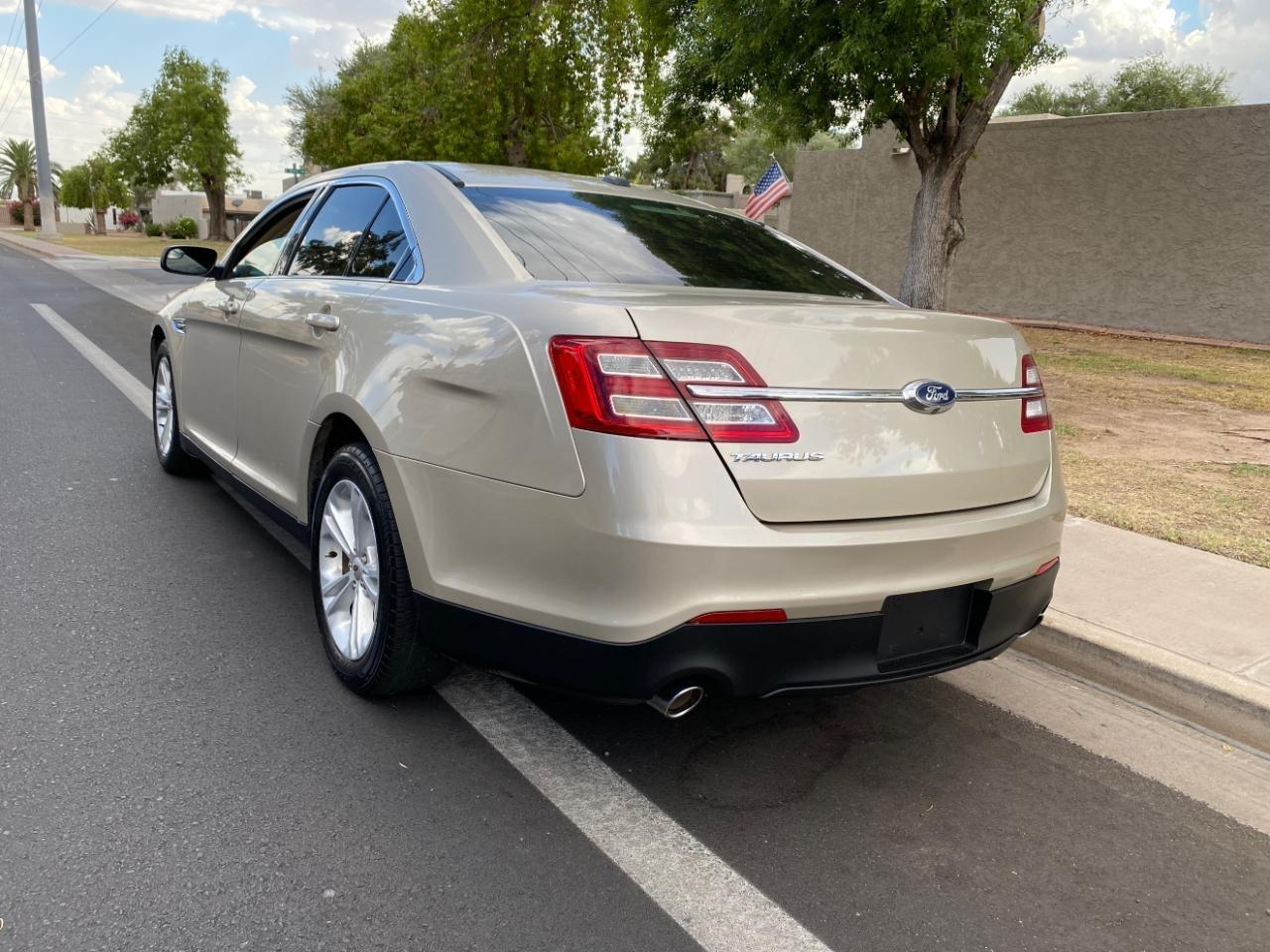 Ford Taurus SE FWD 2018