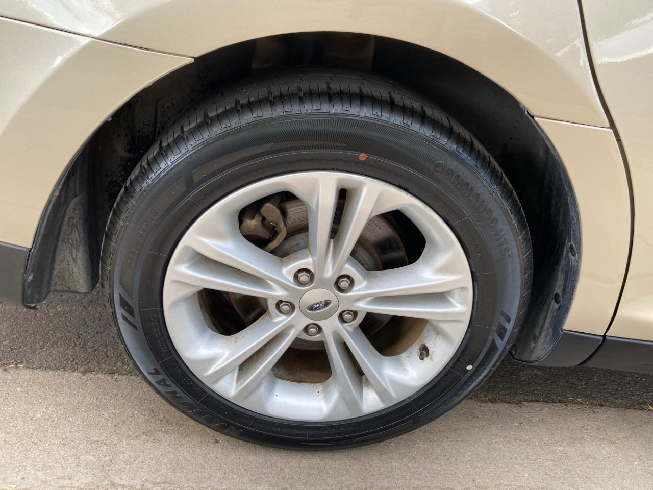 Ford Taurus SE FWD 2018