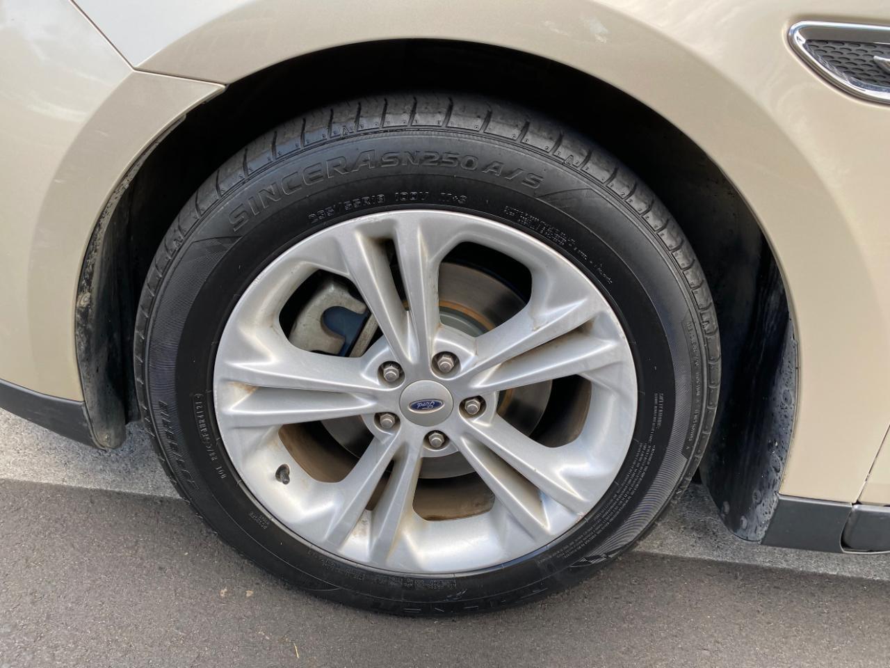 Ford Taurus SE FWD 2018