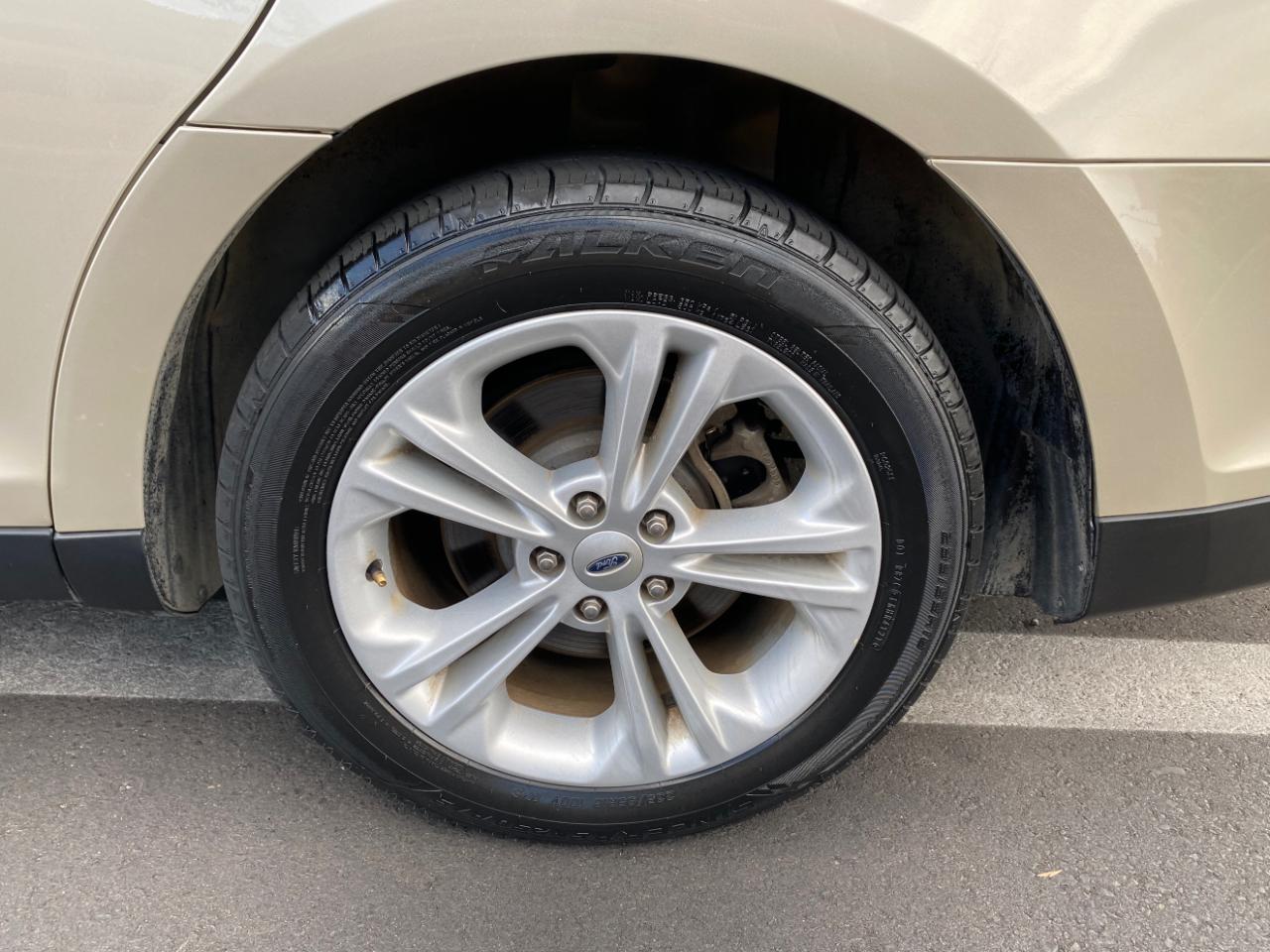Ford Taurus SE FWD 2018