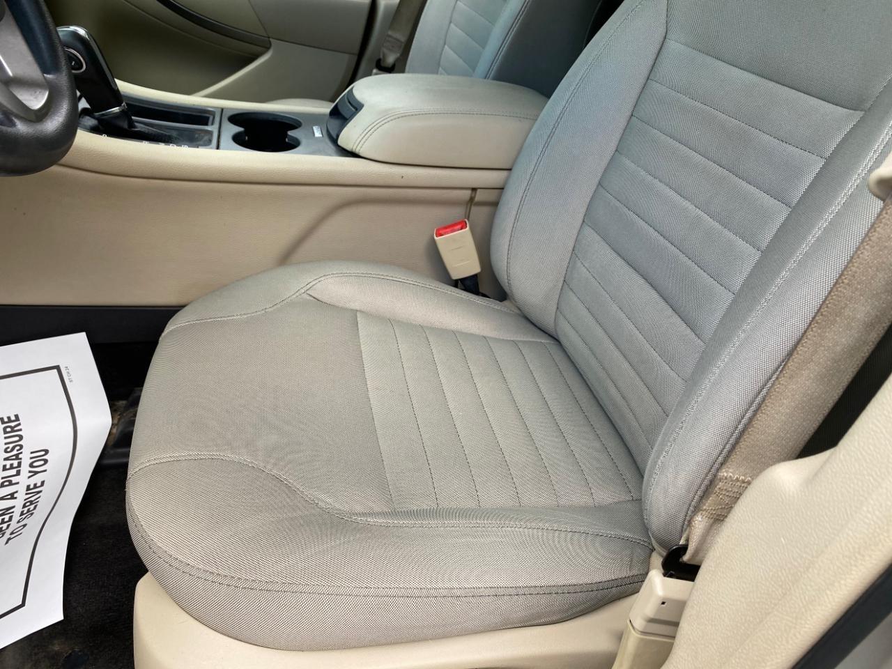 Ford Taurus SE FWD 2018
