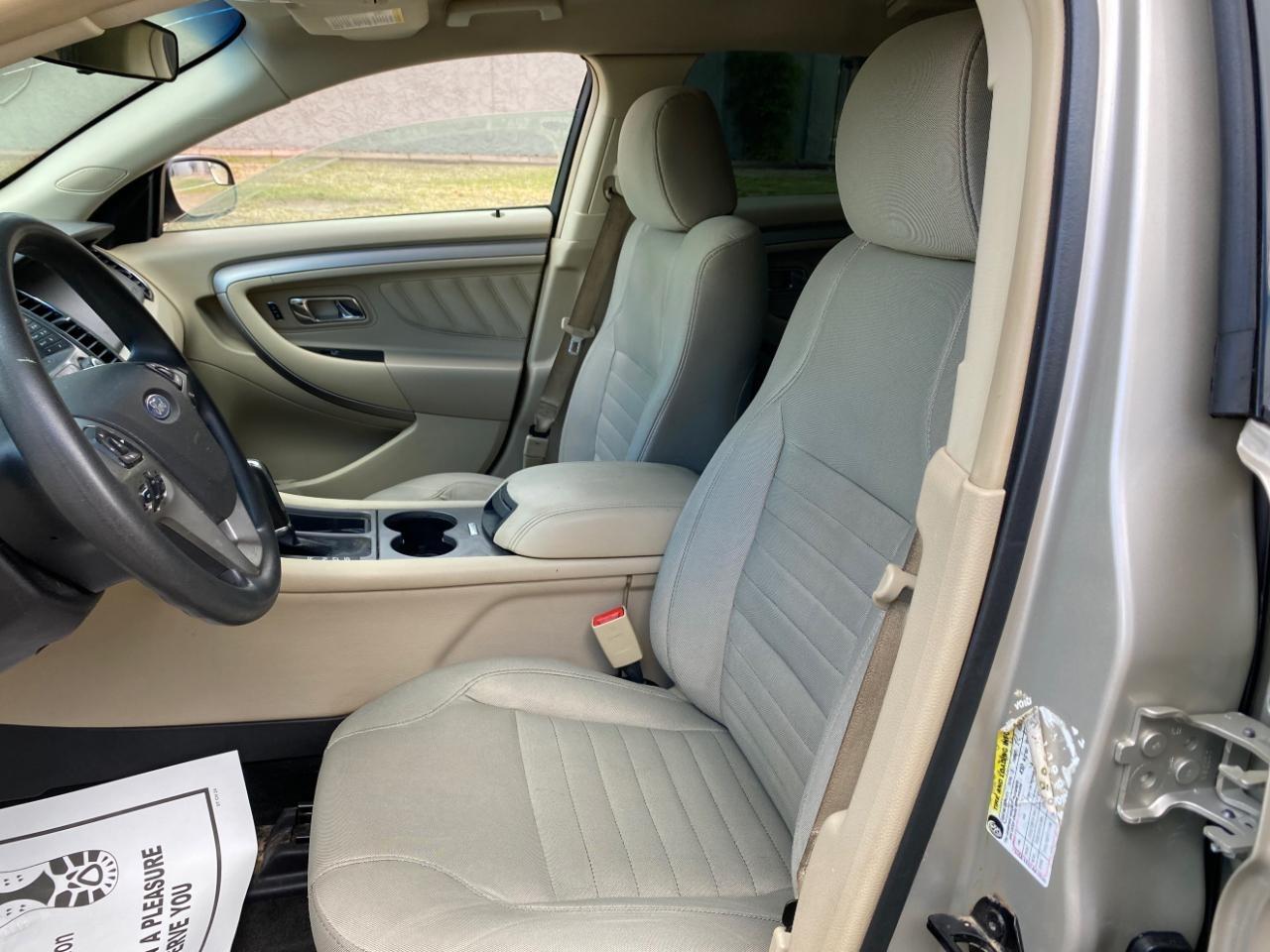 Ford Taurus SE FWD 2018