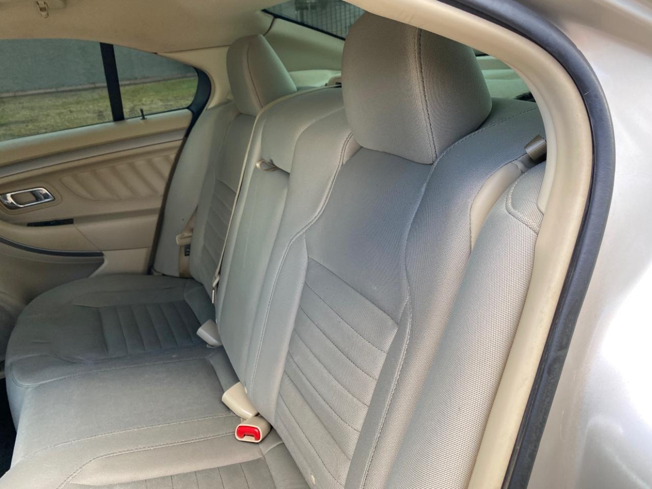 Ford Taurus SE FWD 2018