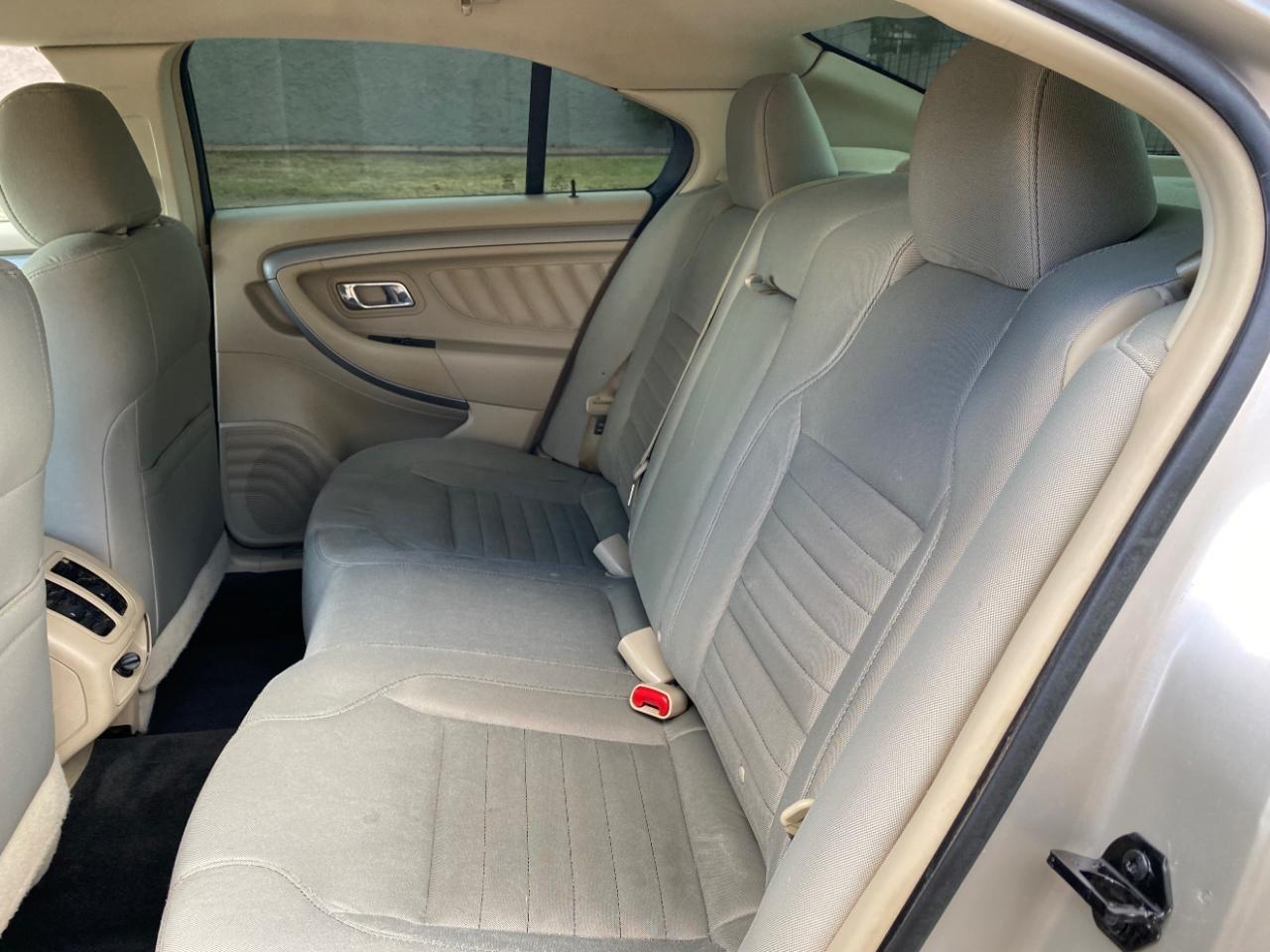 Ford Taurus SE FWD 2018