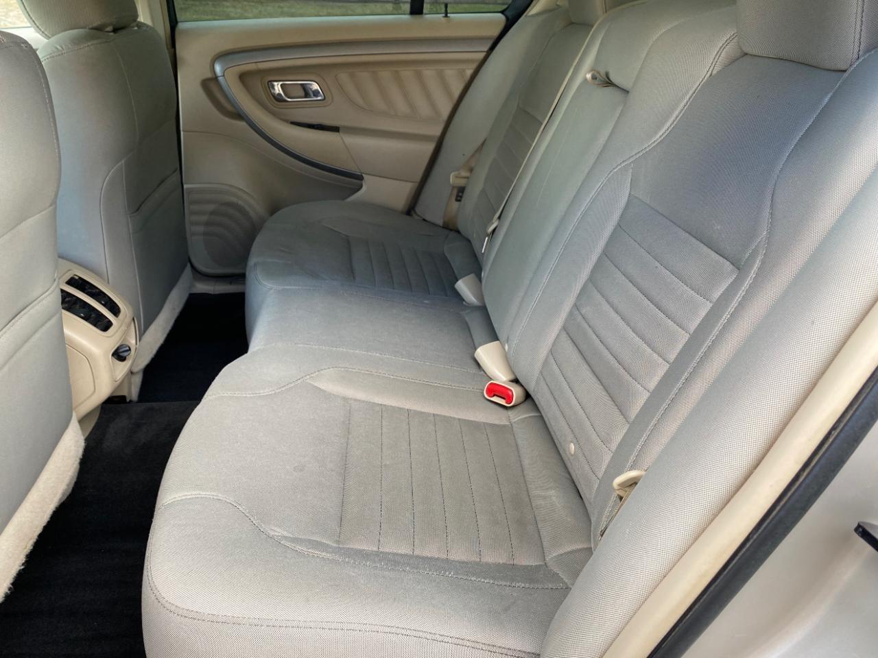 Ford Taurus SE FWD 2018