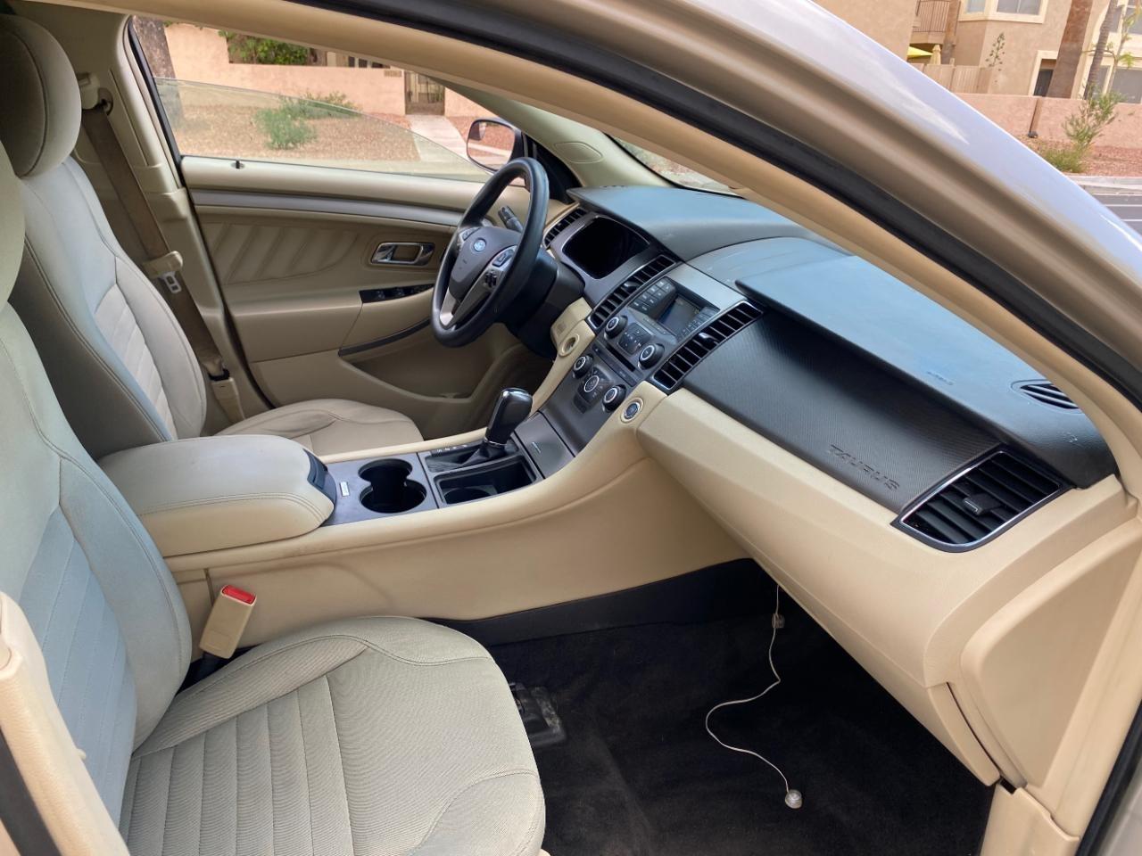 Ford Taurus SE FWD 2018