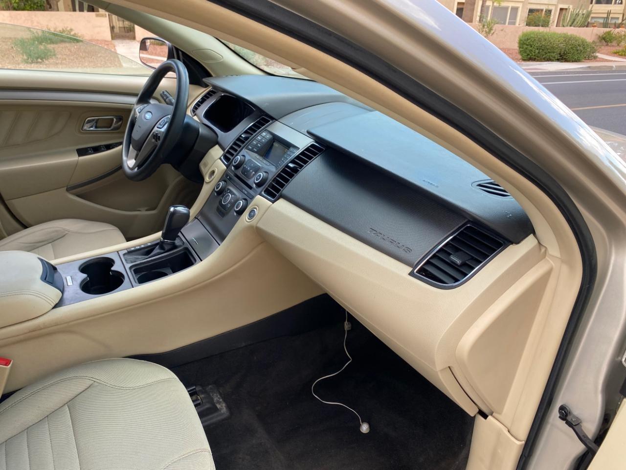 Ford Taurus SE FWD 2018