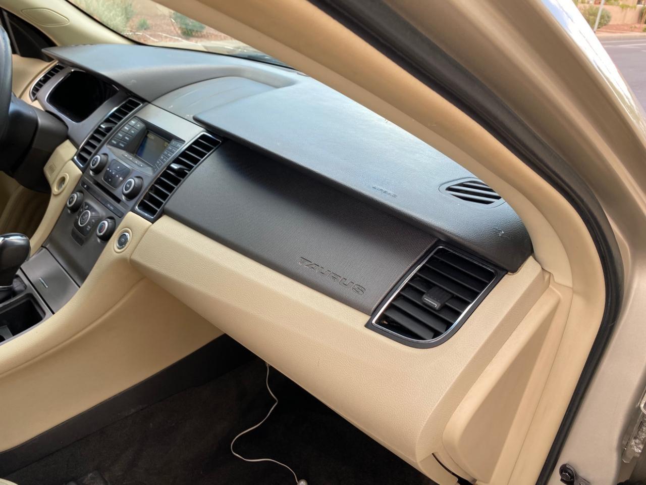 Ford Taurus SE FWD 2018