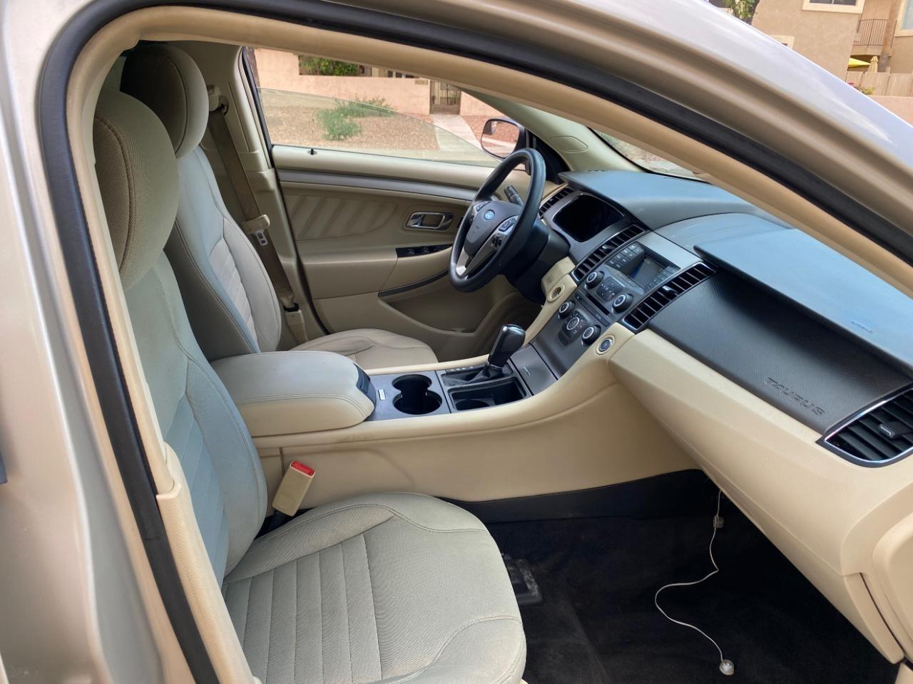 Ford Taurus SE FWD 2018