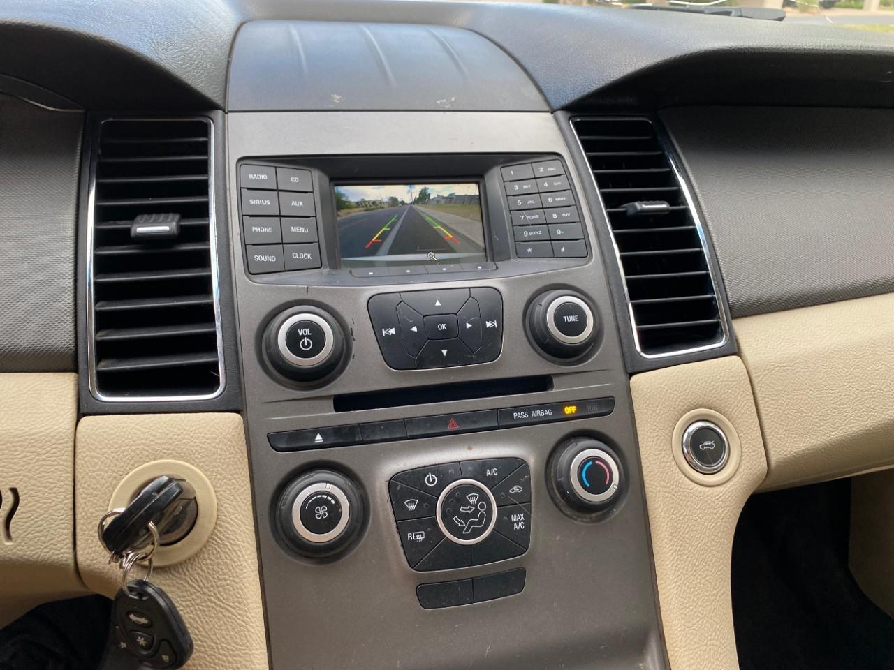 Ford Taurus SE FWD 2018