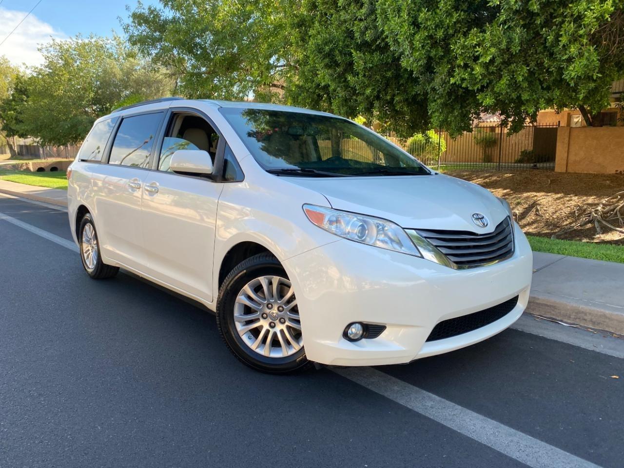 2015 Toyota Sienna XLE Premium FWD 8-Passenger V6