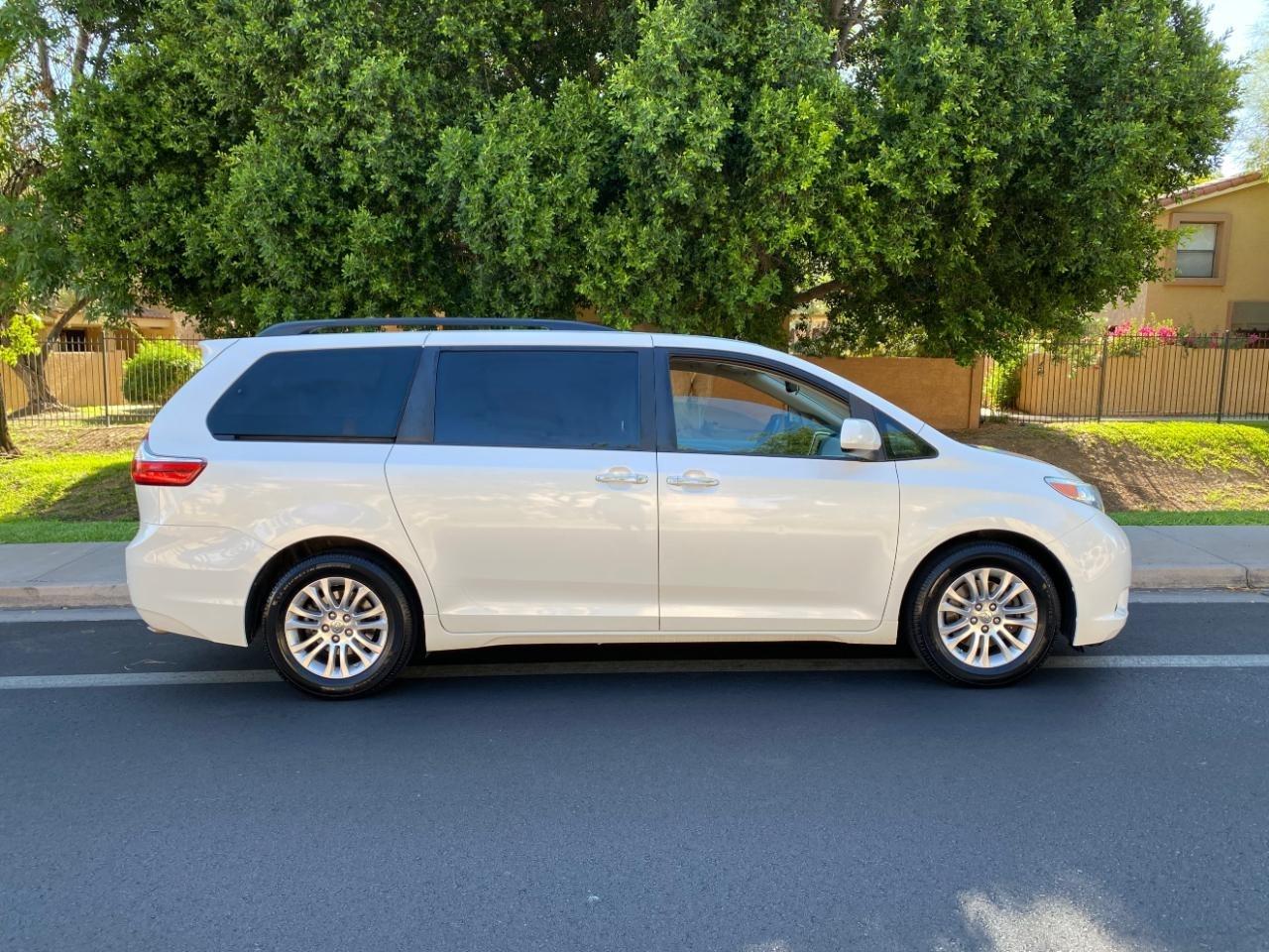 Toyota Sienna XLE Premium FWD 8-Passenger V6 2015