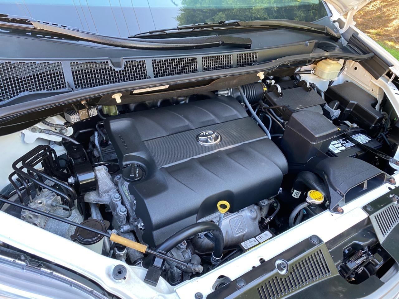 Toyota Sienna XLE Premium FWD 8-Passenger V6 2015