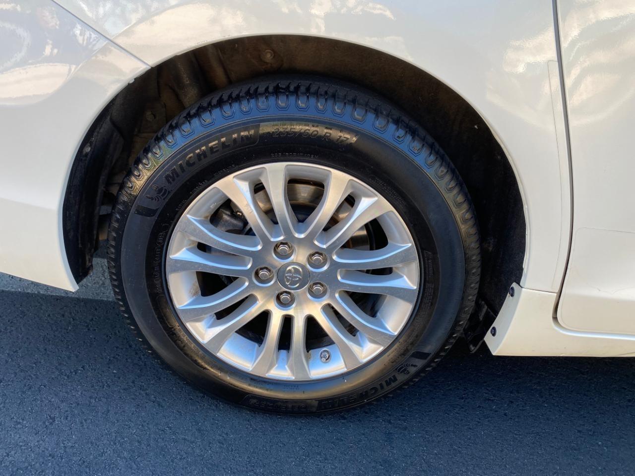 Toyota Sienna XLE Premium FWD 8-Passenger V6 2015
