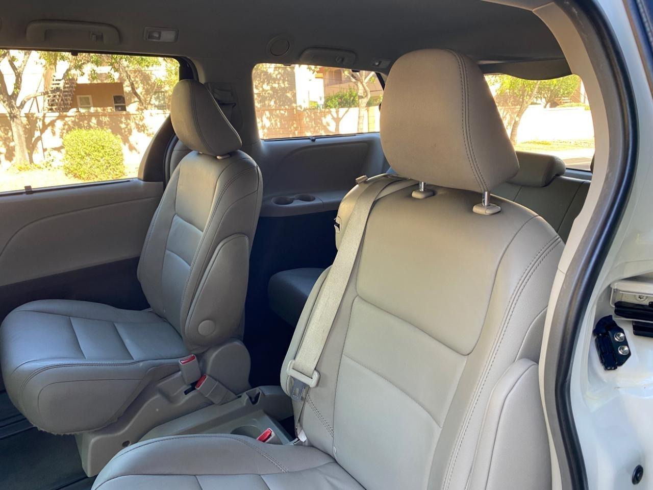 Toyota Sienna XLE Premium FWD 8-Passenger V6 2015