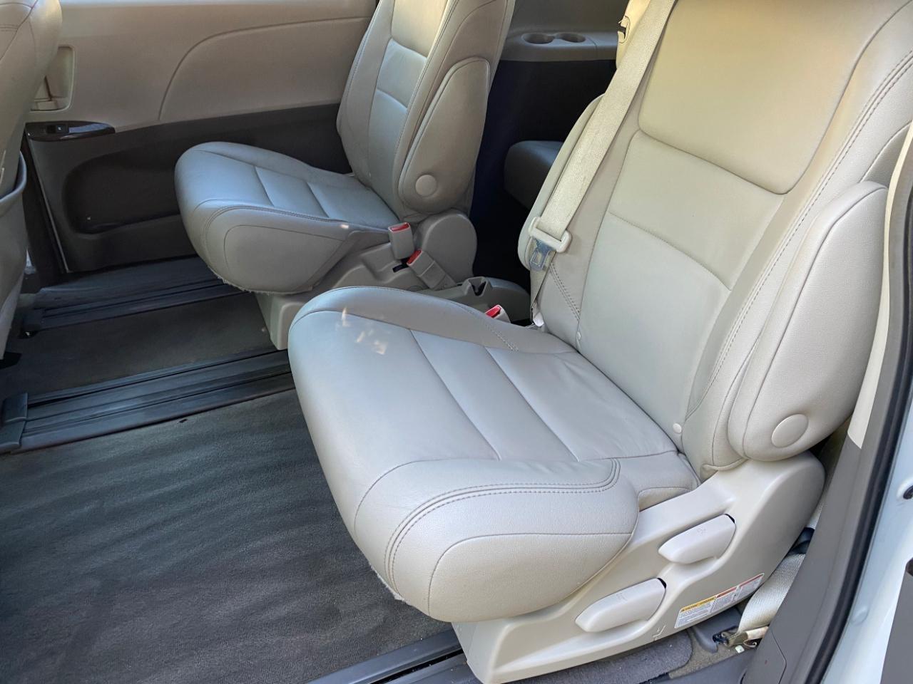 Toyota Sienna XLE Premium FWD 8-Passenger V6 2015