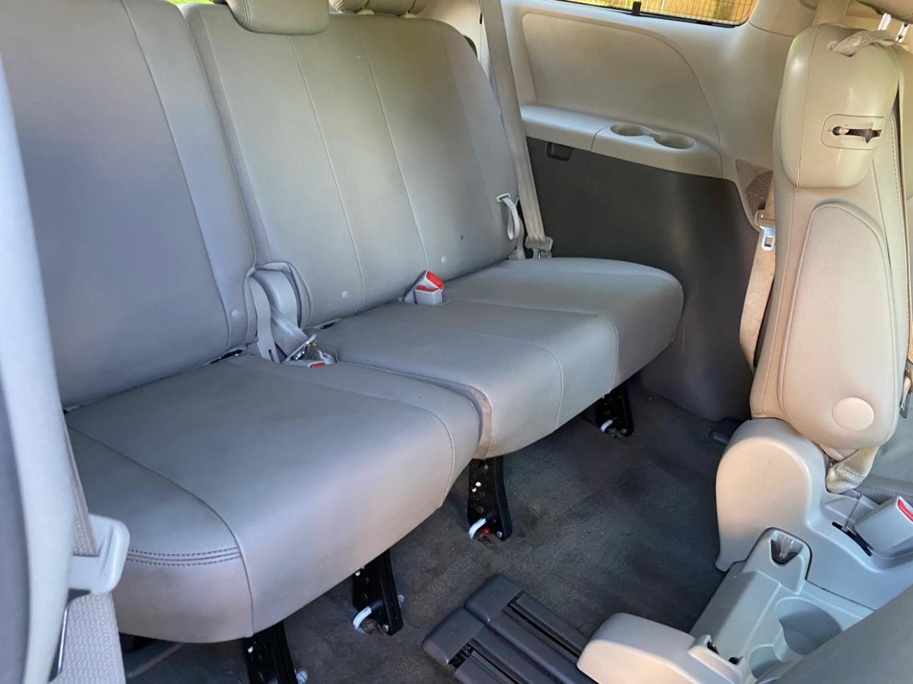 Toyota Sienna XLE Premium FWD 8-Passenger V6 2015
