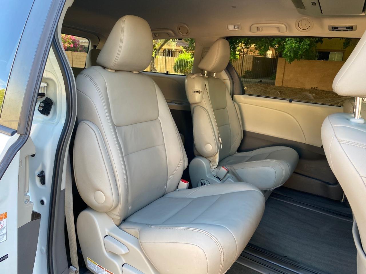 Toyota Sienna XLE Premium FWD 8-Passenger V6 2015