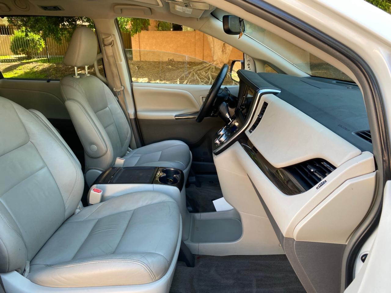 Toyota Sienna XLE Premium FWD 8-Passenger V6 2015