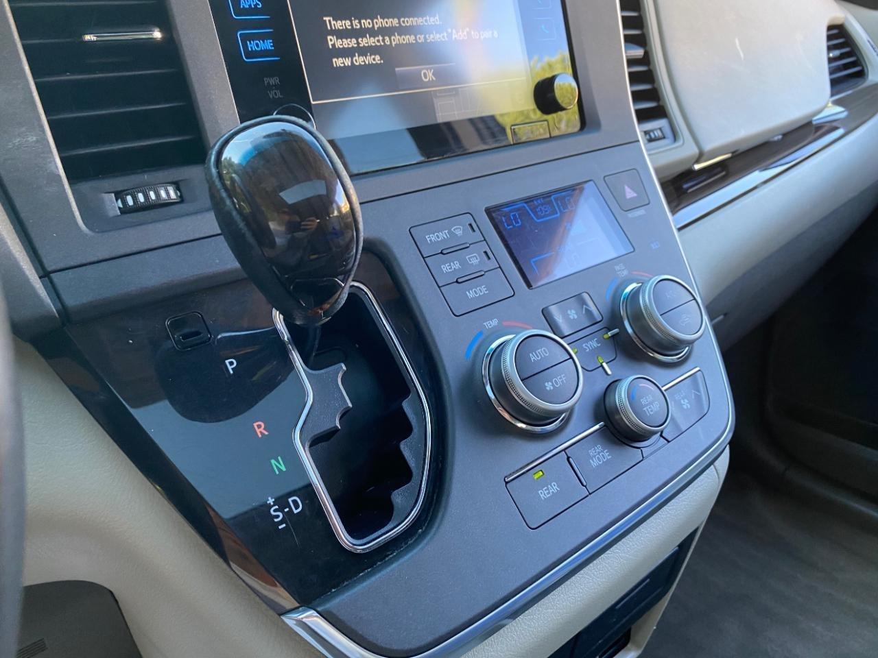 Toyota Sienna XLE Premium FWD 8-Passenger V6 2015