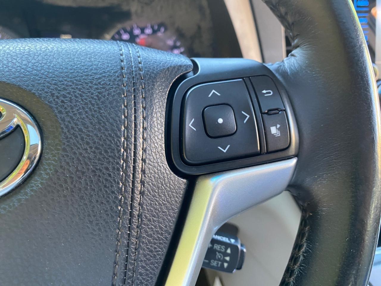 Toyota Sienna XLE Premium FWD 8-Passenger V6 2015